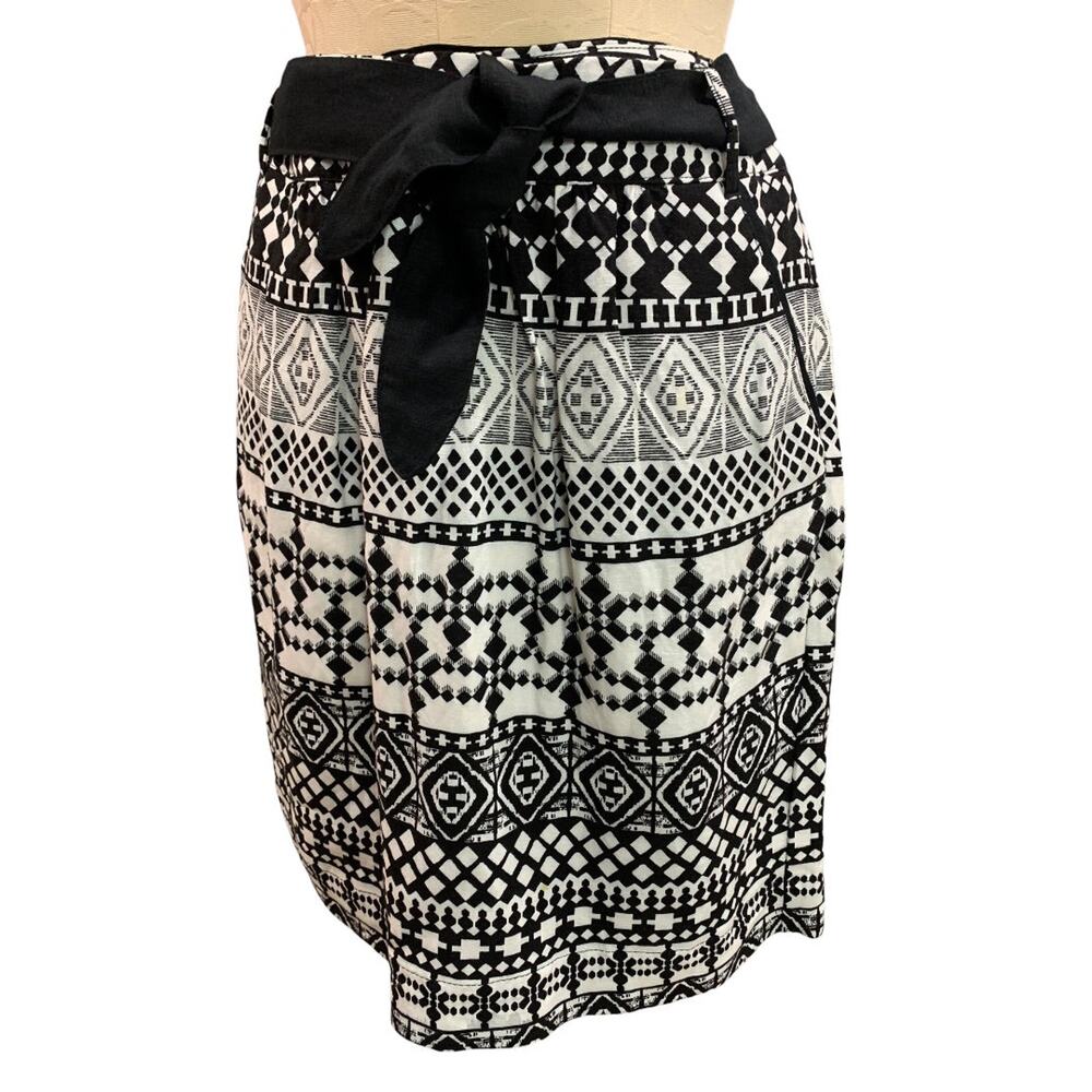 Size 6 Mossimo Linen Rayon Blend Skirt Side Zip Pockets Black White